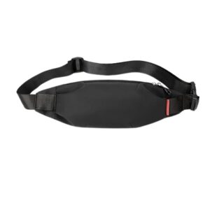 Sac banane homme étanche, conçu pour protéger vos effets personnels contre l'humidité et les intempéries. Son design minimaliste et moderne offre une solution pratique pour transporter vos objets essentiels lors de vos activités extérieures. Les compartiments internes assurent une organisation facile et une sécurité optimale. Ce sac polyvalent s'adapte à différentes tenues et situations, que ce soit pour la ville, le sport ou les voyages.